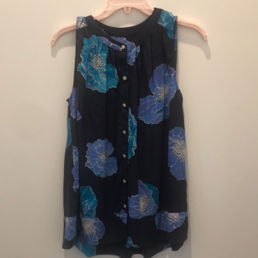 Sleeveless blouse
